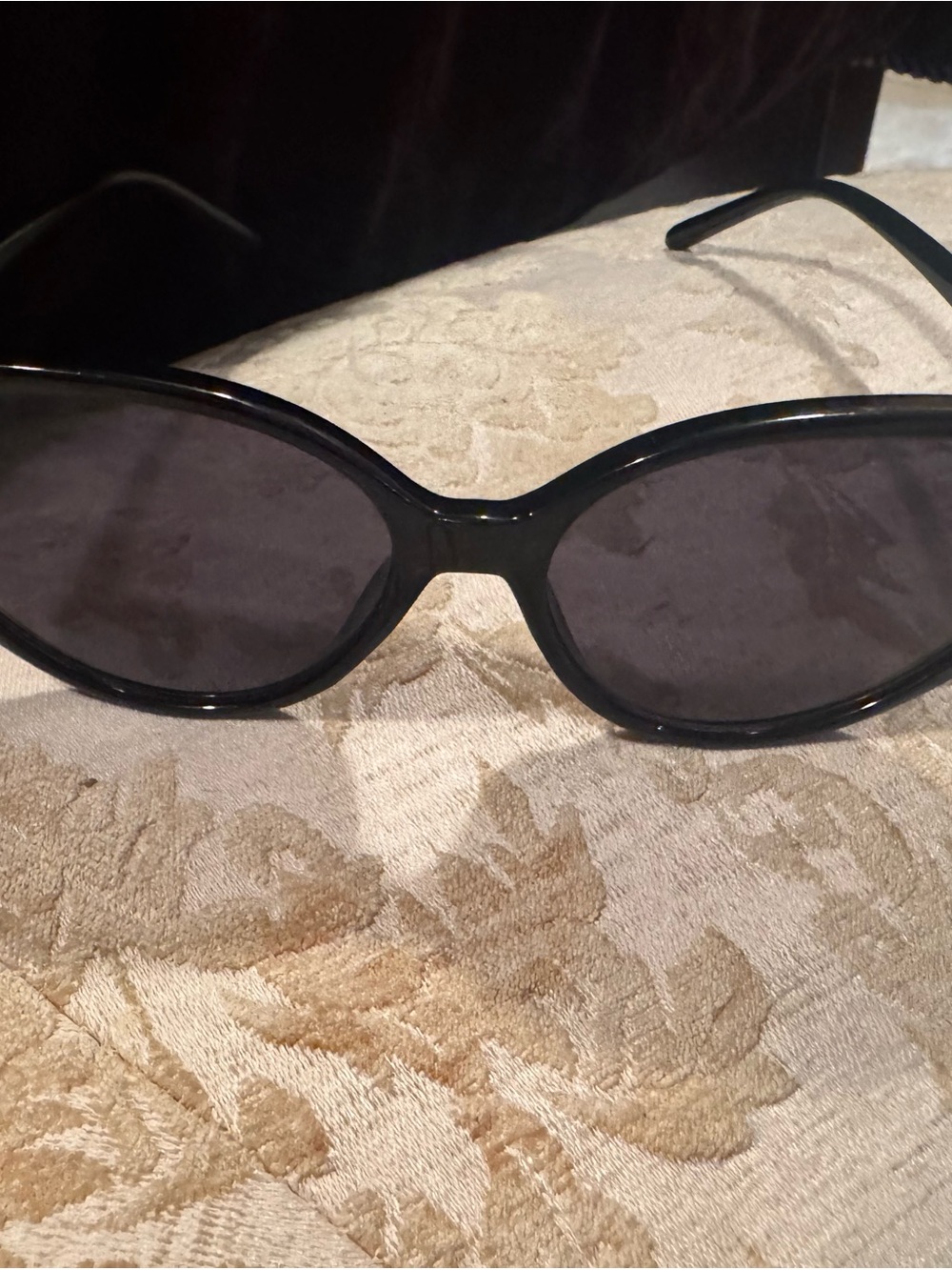 Classic Black Women's Oval Sunglasses
